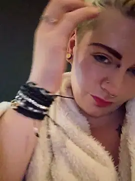 Snapshot of PinkTheHawk chatting on 18, 11, 2025 PinkTheHawk online show from 18, 11, 2025