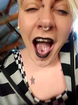 Snapshot of PinkTheHawk chatting on 16, 12, 2025 PinkTheHawk online show from 16, 12, 2025