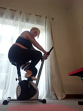 Snapshot of PinkTheHawk chatting on 11, 1, 2026 PinkTheHawk online show from 11, 1, 2026