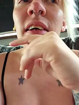 Snapshot of PinkTheHawk chatting on 17, 1, 2026 PinkTheHawk online show from 17, 1, 2026