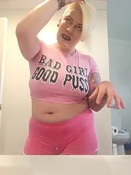 Snapshot of PinkTheHawk chatting on 1, 3, 2026 PinkTheHawk online show from 1, 3, 2026