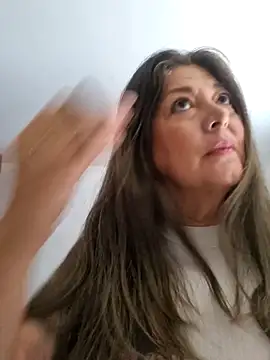 Snapshot of emma_tour chatting on 11, 1, 2025 emma tour online show from 11, 1, 2025