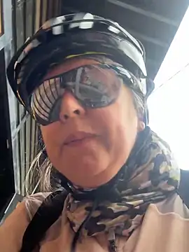 Snapshot of emma_tour chatting on 26, 10, 2025 emma tour online show from 26, 10, 2025