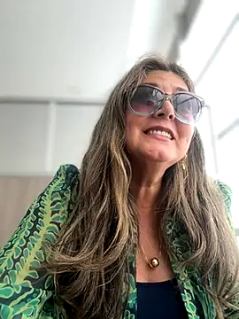 Snapshot of emma_tour chatting on 28, 10, 2025 emma tour online show from 28, 10, 2025