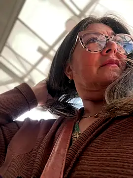 Snapshot of emma_tour chatting on 16, 12, 2025 emma tour online show from 16, 12, 2025