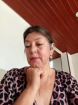 Snapshot of emma_tour chatting on 4, 5, 2026 emma tour online show from 4, 5, 2026