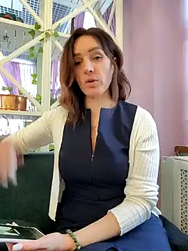 Snapshot of EvaXOAir chatting on 11, 12, 2024 EvaXOAir online show from 11, 12, 2024