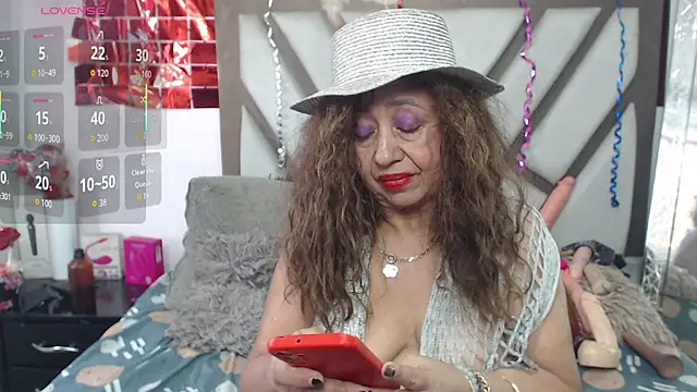 Snapshot of matureluna chatting on 26, 6, 2026 matureluna online show from 26, 6, 2026