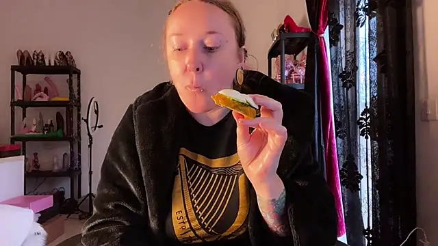 kisicaxx online show from 26, 11, 2025