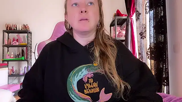 kisicaxx online show from 2, 12, 2025