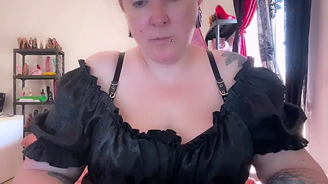 Snapshot of kisicaxx chatting on 25, 6, 2026 kisicaxx online show from 25, 6, 2026