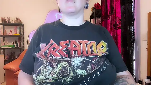 Snapshot of kisicaxx chatting on 2, 7, 2026 kisicaxx online show from 2, 7, 2026