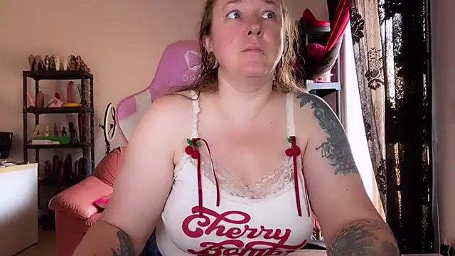 Snapshot of kisicaxx chatting on 4, 7, 2026 kisicaxx online show from 4, 7, 2026