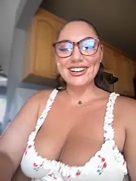 Snapshot of lovely_beast chatting on 10, 6, 2026 lovely beast online show from 10, 6, 2026