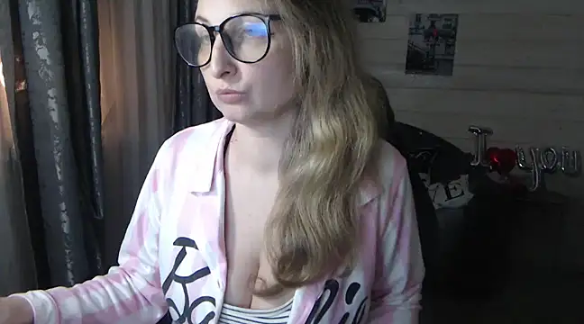 Snapshot of RubiLakros chatting on 5, 3, 2025 RubiLakros online show from 5, 3, 2025