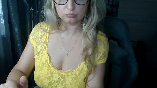 Snapshot of RubiLakros chatting on 22, 10, 2025 RubiLakros online show from 22, 10, 2025