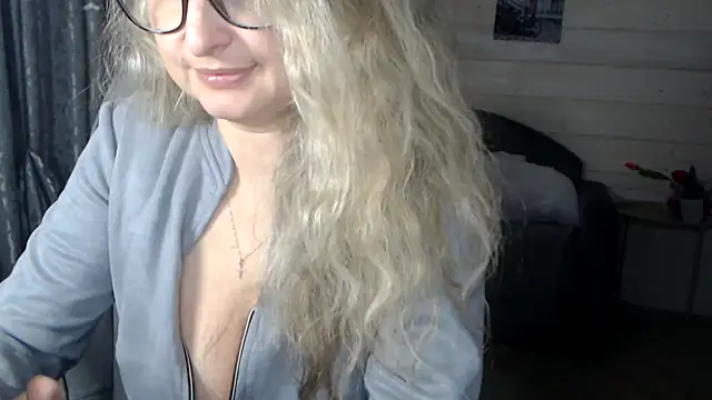 Snapshot of RubiLakros chatting on 6, 11, 2025 RubiLakros online show from 6, 11, 2025