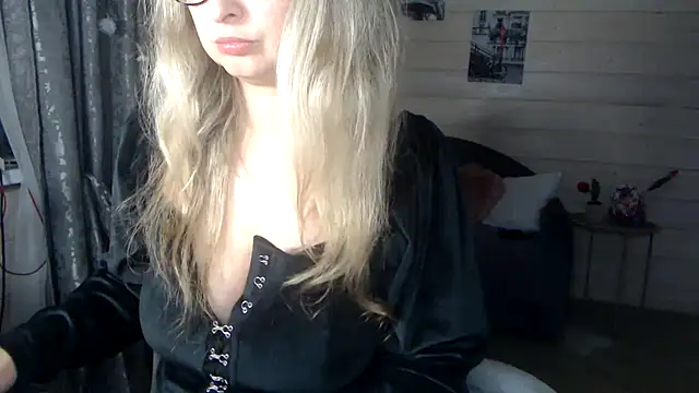 Snapshot of RubiLakros chatting on 24, 11, 2025 RubiLakros online show from 24, 11, 2025