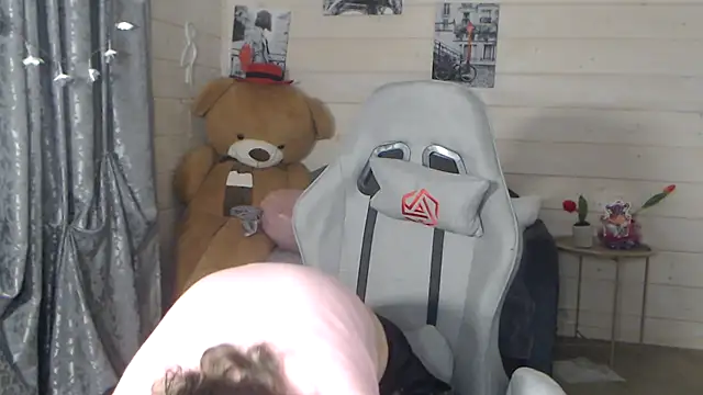 Snapshot of RubiLakros chatting on 28, 11, 2025 RubiLakros online show from 28, 11, 2025