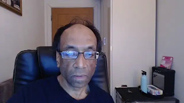 Snapshot of rauncher1 chatting on 23, 4, 2026 rauncher1 online show from 23, 4, 2026