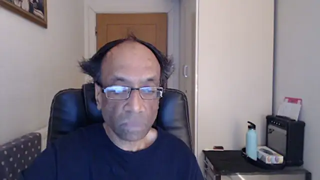 Snapshot of rauncher1 chatting on 28, 4, 2026 rauncher1 online show from 28, 4, 2026
