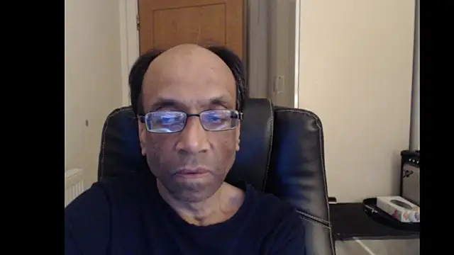 Snapshot of rauncher1 chatting on 28, 4, 2026 rauncher1 online show from 28, 4, 2026