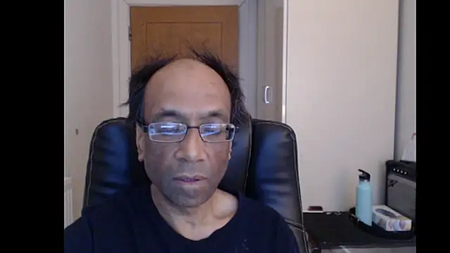 Snapshot of rauncher1 chatting on 29, 4, 2026 rauncher1 online show from 29, 4, 2026