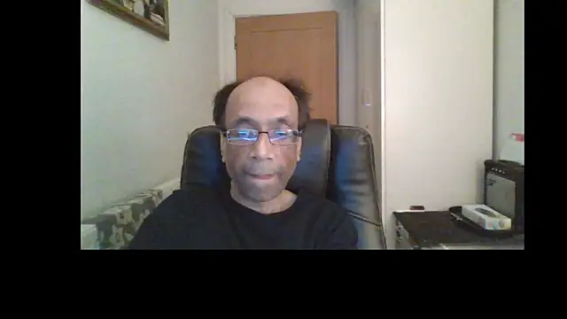 Snapshot of rauncher1 chatting on 29, 4, 2026 rauncher1 online show from 29, 4, 2026