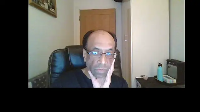 Snapshot of rauncher1 chatting on 5, 5, 2026 rauncher1 online show from 5, 5, 2026