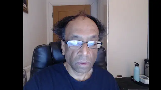 Snapshot of rauncher1 chatting on 15, 5, 2026 rauncher1 online show from 15, 5, 2026