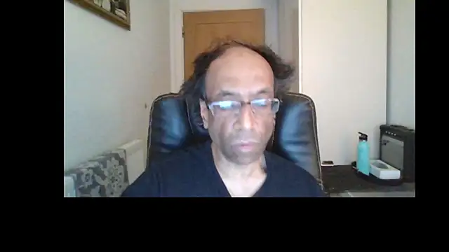 Snapshot of rauncher1 chatting on 28, 5, 2026 rauncher1 online show from 28, 5, 2026