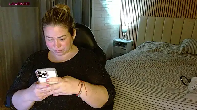 Snapshot of bella_savati chatting on 25, 11, 2025 bella savati online show from 25, 11, 2025