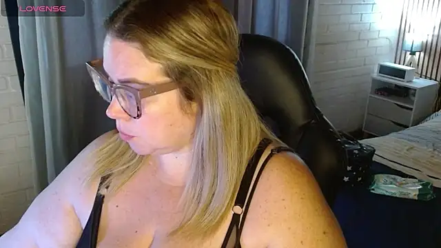 Snapshot of bella_savati chatting on 8, 2, 2026 bella savati online show from 8, 2, 2026