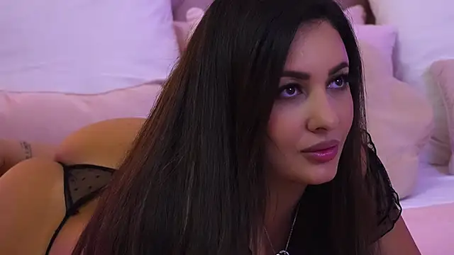 Snapshot of YaaraCollins chatting on 6, 11, 2025 YaaraCollins online show from 6, 11, 2025