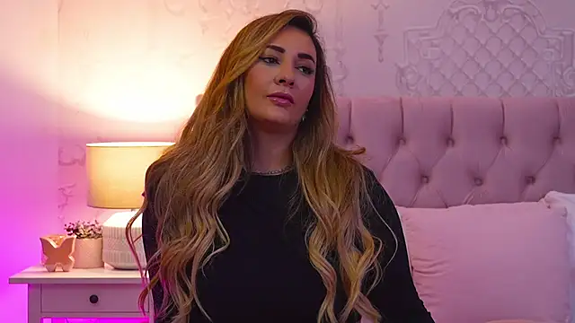 Snapshot of YaaraCollins chatting on 26, 11, 2025 YaaraCollins online show from 26, 11, 2025