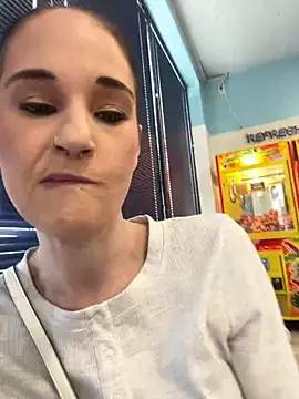 Snapshot of lolabunny9 chatting on 2, 2, 2025 lolabunny9 online show from 2, 2, 2025