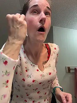 Snapshot of lolabunny9 chatting on 1, 12, 2025 lolabunny9 online show from 1, 12, 2025