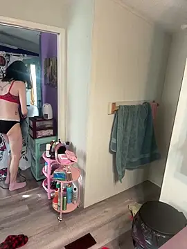 Snapshot of lolabunny9 chatting on 17, 12, 2025 lolabunny9 online show from 17, 12, 2025