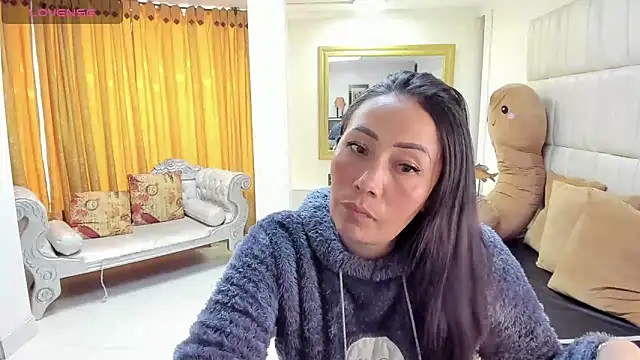 gaby trent online show from 28, 2, 2025