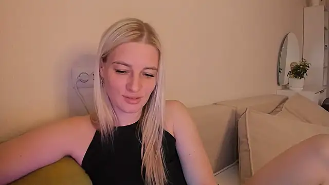 Snapshot of HILT_ON chatting on 12, 10, 2025 HILT ON online show from 12, 10, 2025