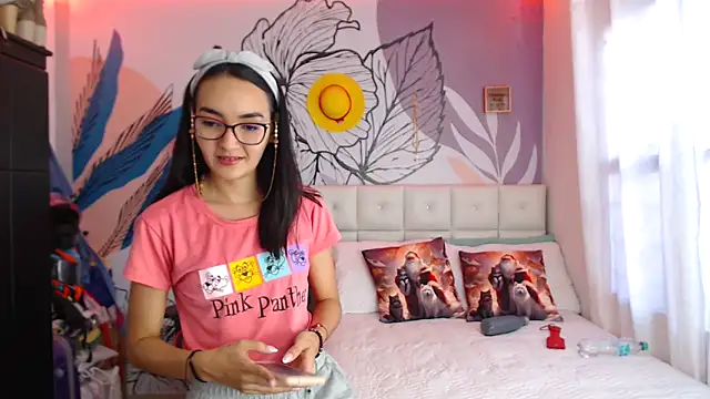 Snapshot of LinzyBaner chatting on 11, 12, 2024 LinzyBaner online show from 11, 12, 2024