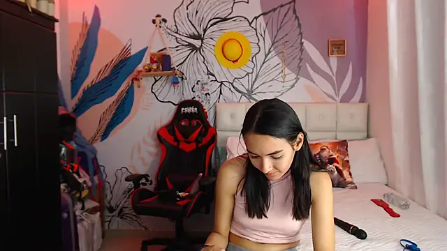 Snapshot of LinzyBaner chatting on 13, 12, 2024 LinzyBaner online show from 13, 12, 2024