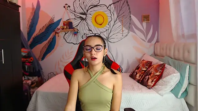 Snapshot of LinzyBaner chatting on 28, 12, 2024 LinzyBaner online show from 28, 12, 2024