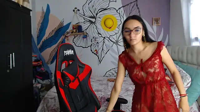 Snapshot of LinzyBaner chatting on 4, 1, 2025 LinzyBaner online show from 4, 1, 2025