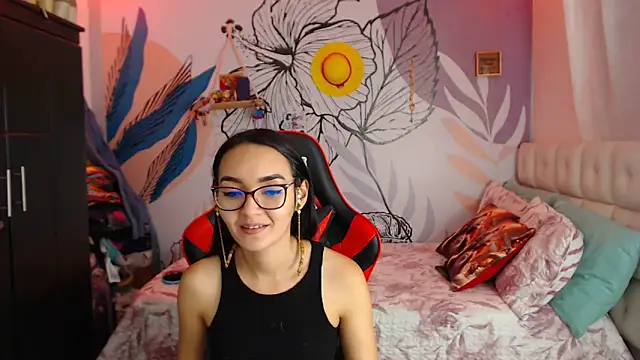 Snapshot of LinzyBaner chatting on 8, 1, 2025 LinzyBaner online show from 8, 1, 2025