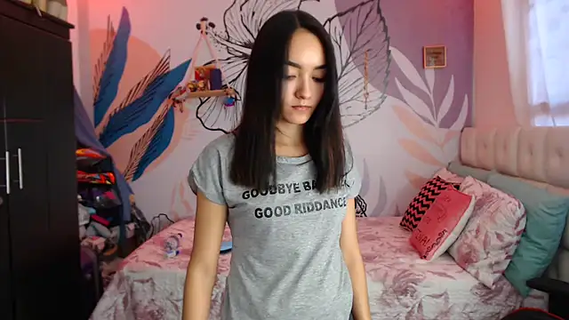 Snapshot of LinzyBaner chatting on 10, 1, 2025 LinzyBaner online show from 10, 1, 2025