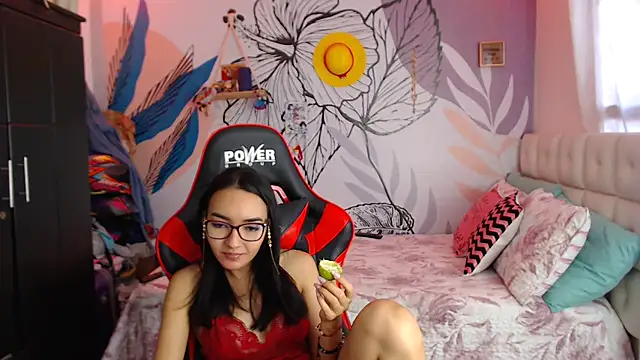 Snapshot of LinzyBaner chatting on 13, 1, 2025 LinzyBaner online show from 13, 1, 2025