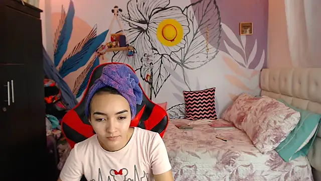 Snapshot of LinzyBaner chatting on 23, 1, 2025 LinzyBaner online show from 23, 1, 2025