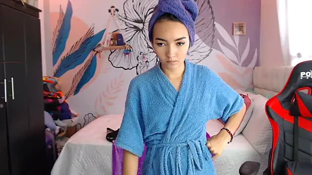 Snapshot of LinzyBaner chatting on 6, 2, 2025 LinzyBaner online show from 6, 2, 2025