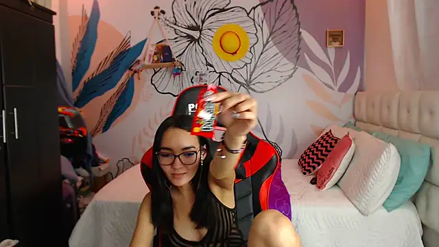 Snapshot of LinzyBaner chatting on 6, 2, 2025 LinzyBaner online show from 6, 2, 2025